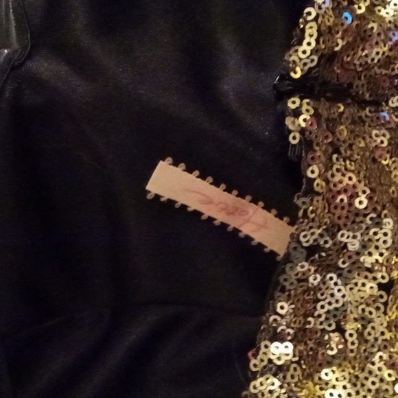 All That Glitters Is Gold - Picture 9 of 10